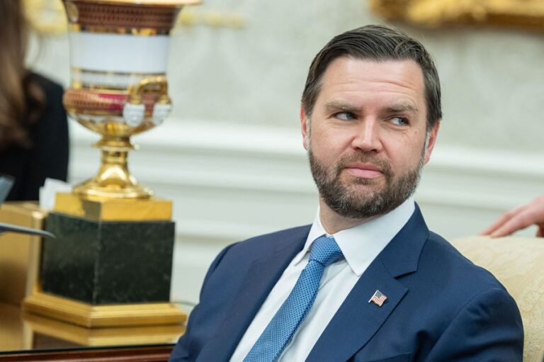 Aliens y demonios: la creencia asombrosa de JD Vance