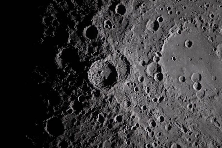 ¿Torres en la luna?