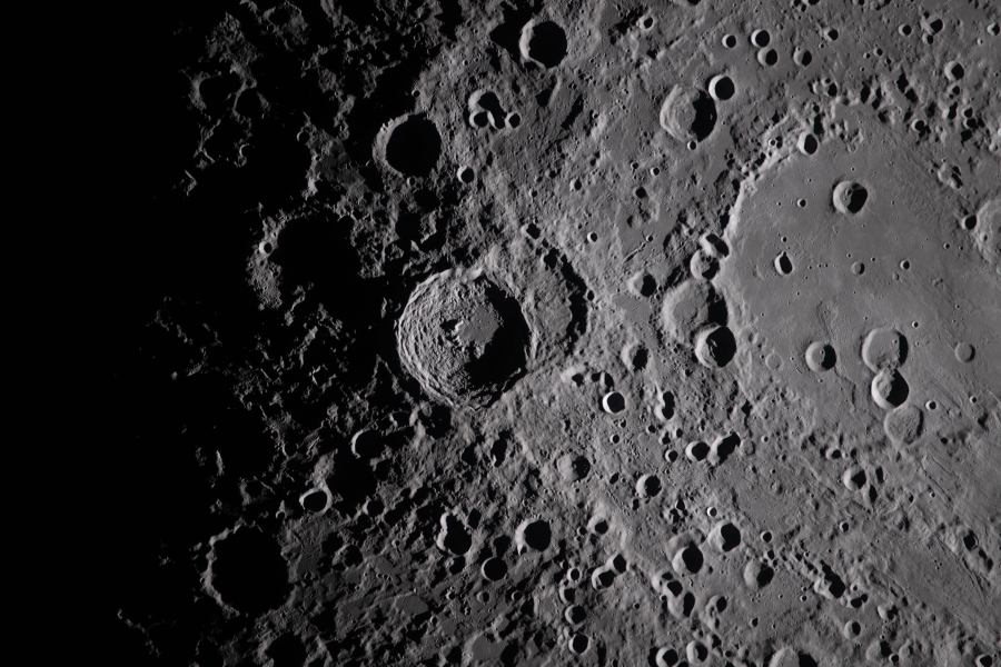 ¿Torres en la luna?
