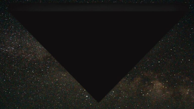 Los misteriosos triángulos negros que todos comentan